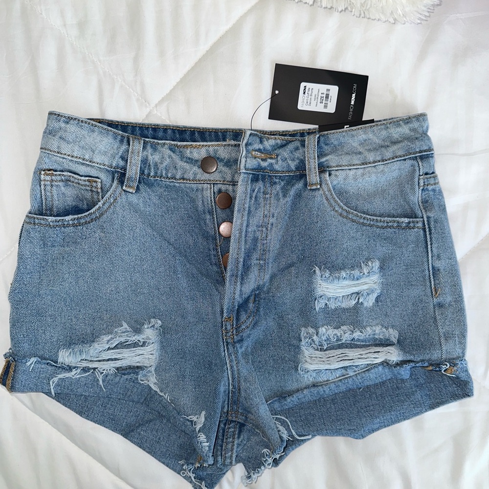 Fashion Nova women’s Denim Blue Distressed Shorts